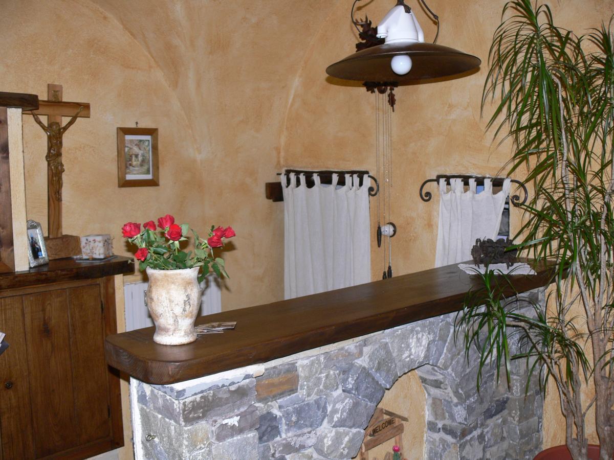 Il Cappellaio Matto Panzió Montalto Ligure Kültér fotó