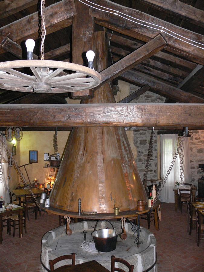 Il Cappellaio Matto Panzió Montalto Ligure Kültér fotó