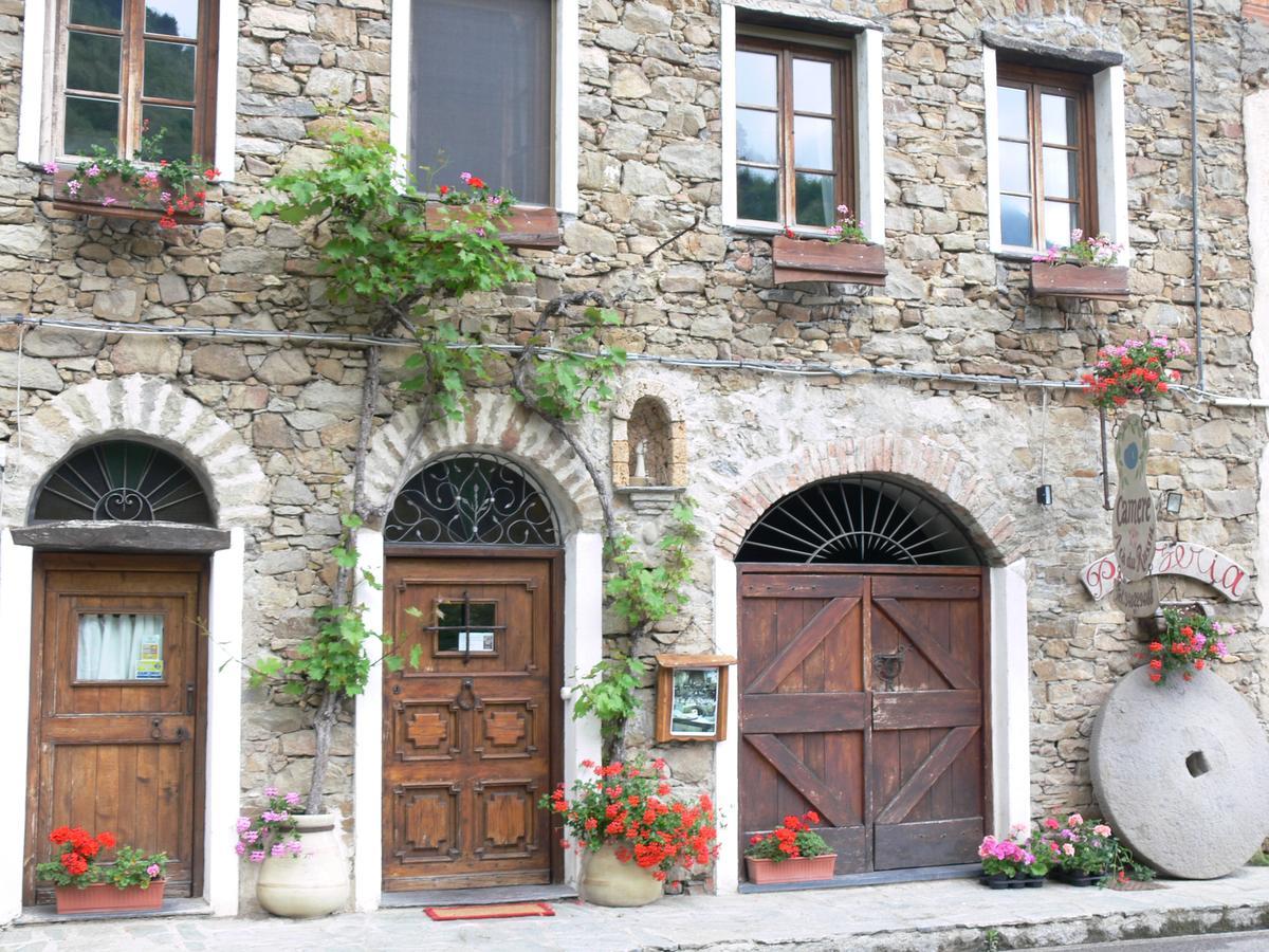 Il Cappellaio Matto Panzió Montalto Ligure Kültér fotó