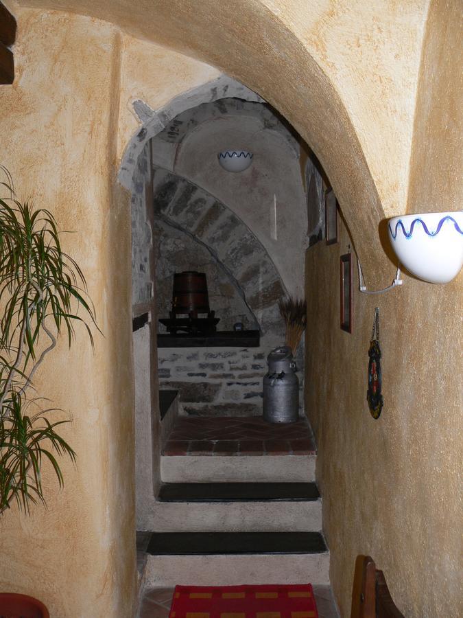 Il Cappellaio Matto Panzió Montalto Ligure Kültér fotó