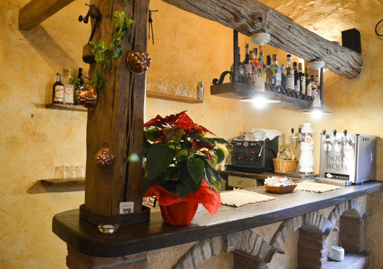 Il Cappellaio Matto Panzió Montalto Ligure Kültér fotó