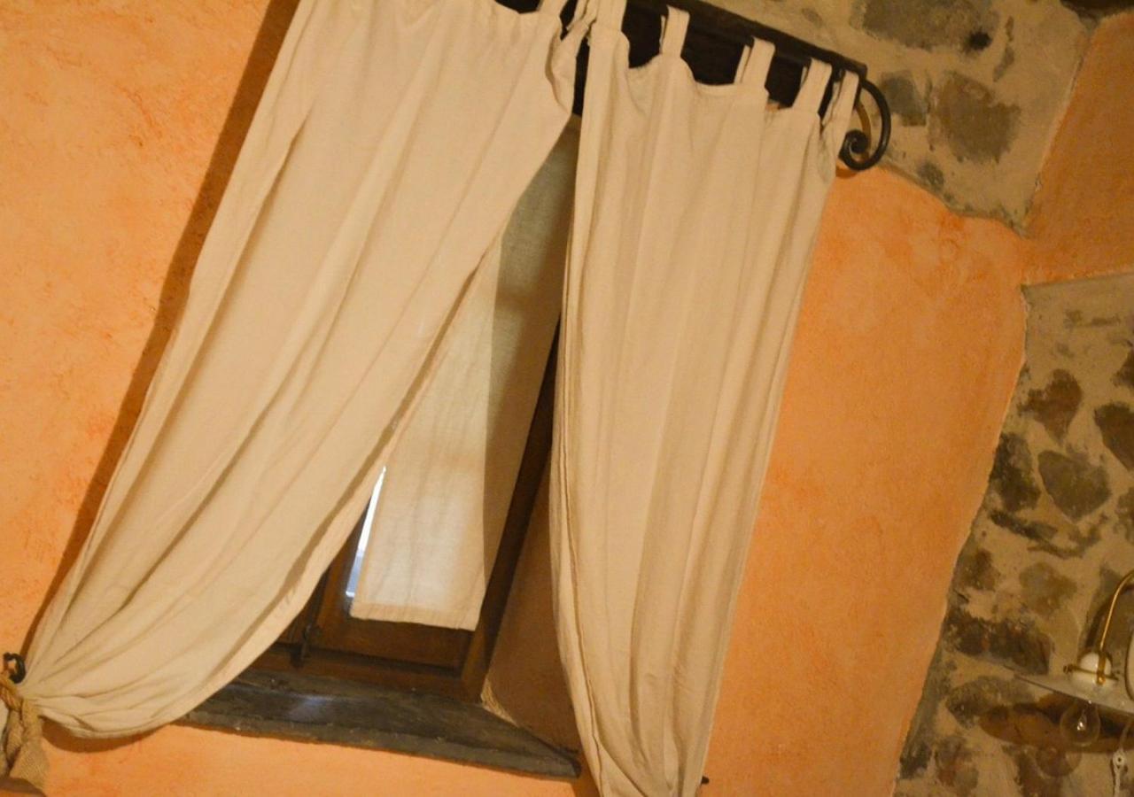 Il Cappellaio Matto Panzió Montalto Ligure Kültér fotó